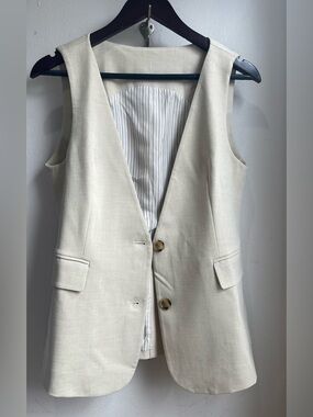 Cream Sleeveless Button Front Vest size M